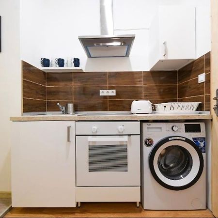 1 Bedroom Flat In Nyar Str., Central Budapest Extérieur photo