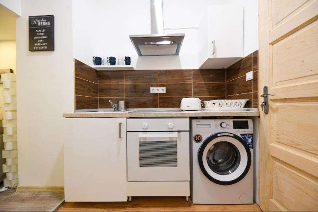 1 Bedroom Flat In Nyar Str., Central Budapest Extérieur photo